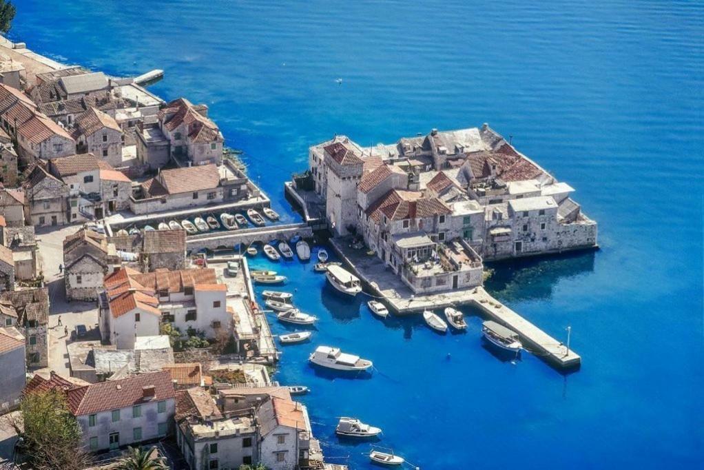 Modern Apartment Near Split & Trogir Kaštela المظهر الخارجي الصورة