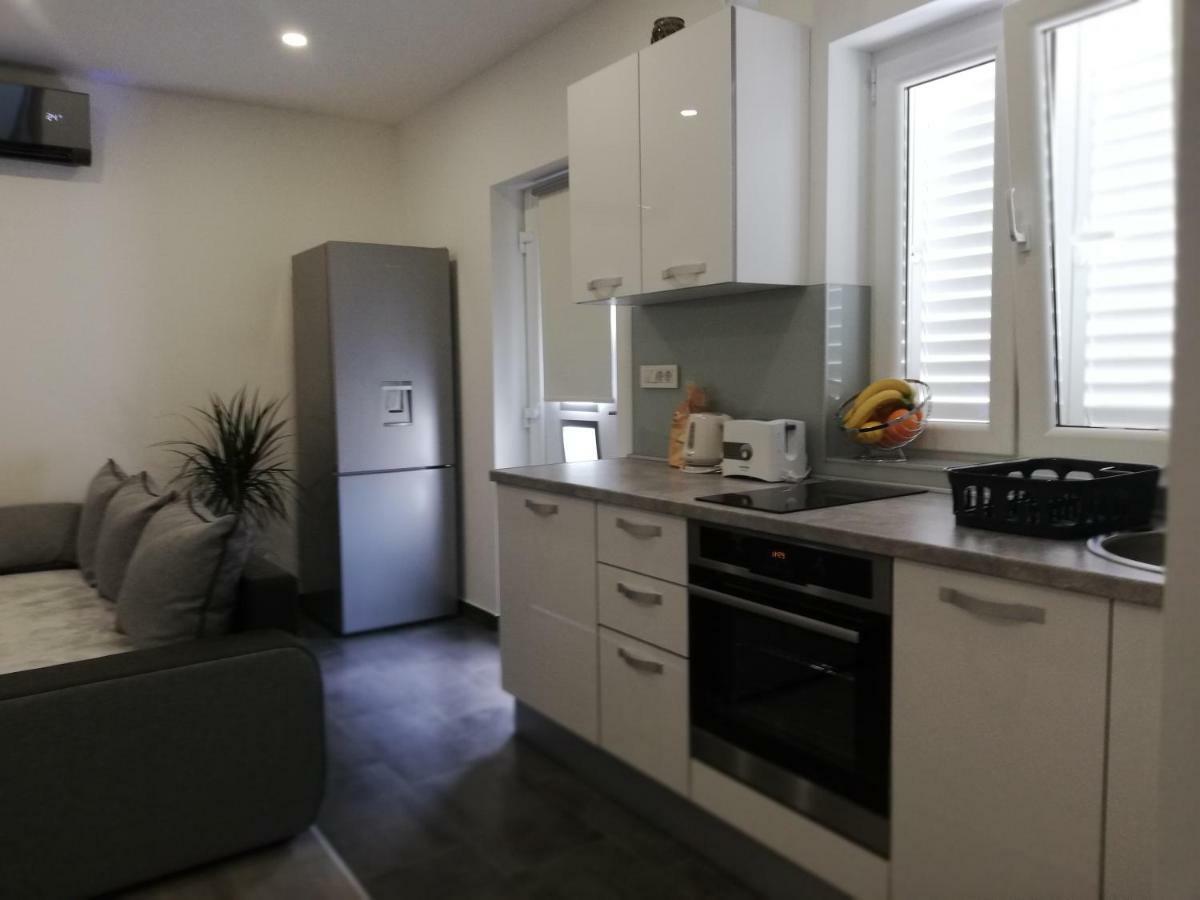 Modern Apartment Near Split & Trogir Kaštela المظهر الخارجي الصورة