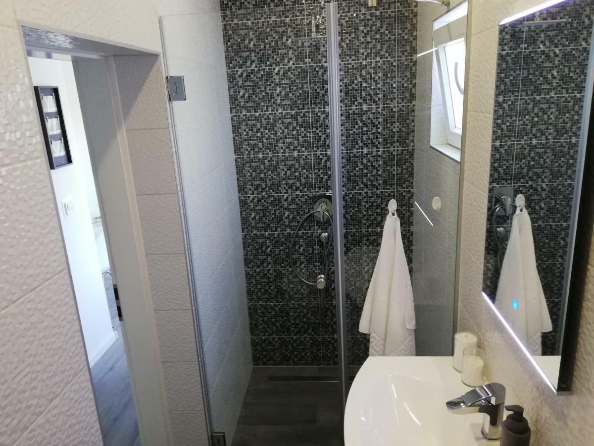 Modern Apartment Near Split & Trogir Kaštela المظهر الخارجي الصورة